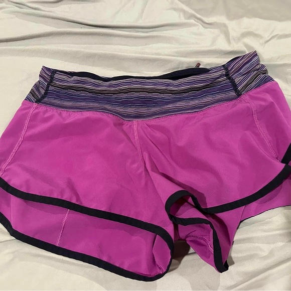 Lululemon shorts size 4 - Picture 2 of 4